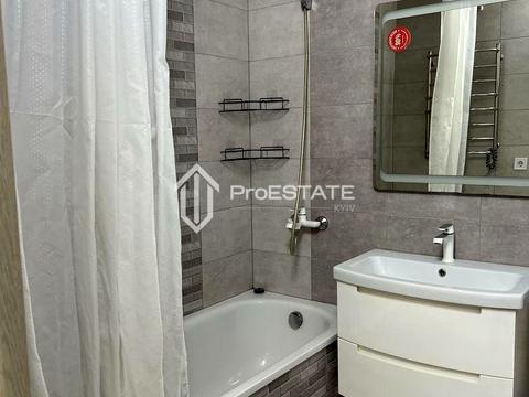 квартира за адресою Софії Русової вул., 7