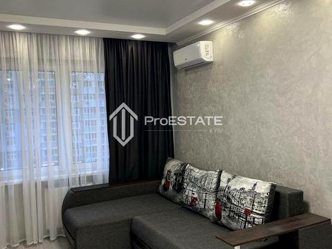 квартира за адресою Софії Русової вул., 7