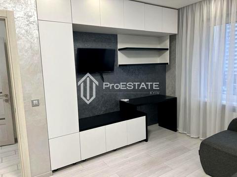 квартира за адресою Софії Русової вул., 7