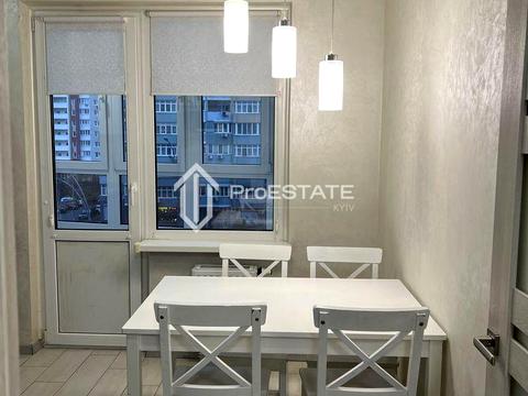 квартира за адресою Софії Русової вул., 7