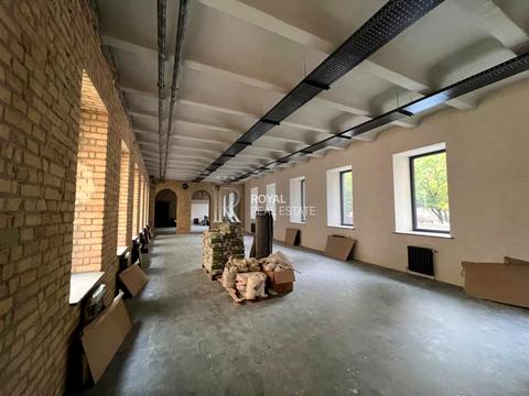 комерційна за адресою Прорізна вул., 8