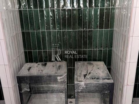 комерційна за адресою Прорізна вул., 8