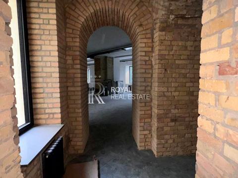 комерційна за адресою Прорізна вул., 8