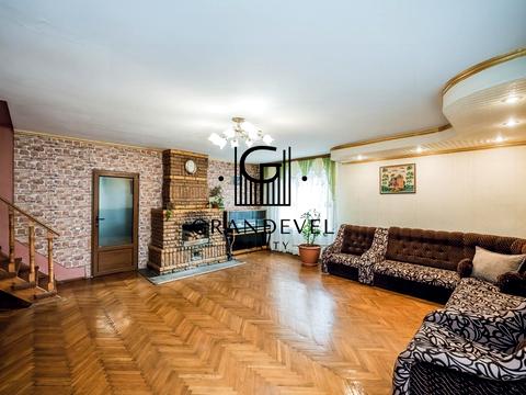 будинок за адресою будівельників, 5