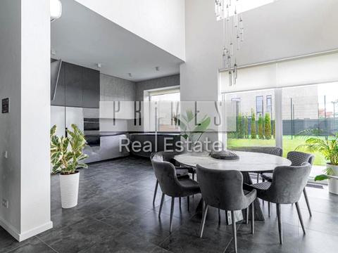 будинок за адресою дніпровська