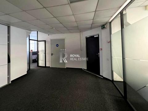 комерційна за адресою Дегтярна вул., 52