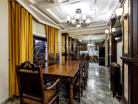 будинок за адресою Валерія Лобановського вул.