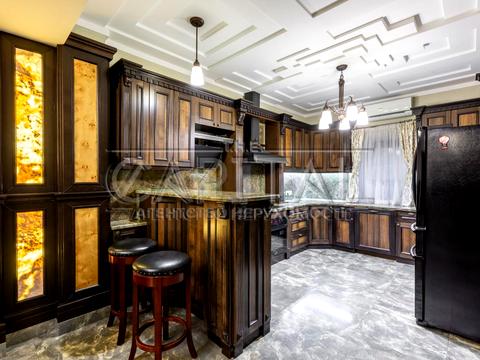 будинок за адресою Валерія Лобановського вул.