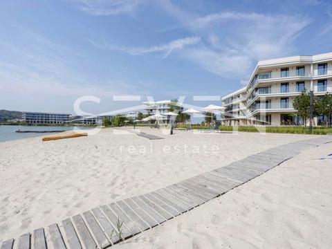 комерційна за адресою Паркова вул., 15