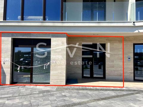 комерційна за адресою Паркова вул., 15