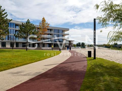 комерційна за адресою Паркова вул., 15