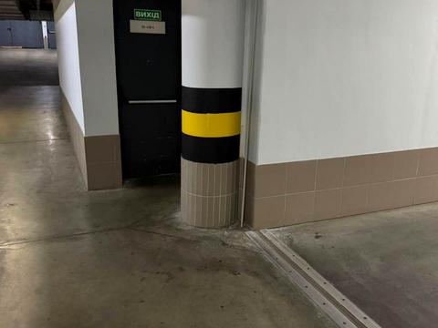 паркоместо по адресу Андрея Верхогляда ул. (Михайла Драгомирова), 3