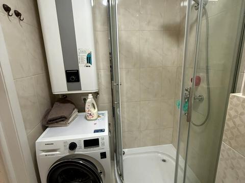 квартира за адресою Захисників України вул. (1-го Травня), 40-Б