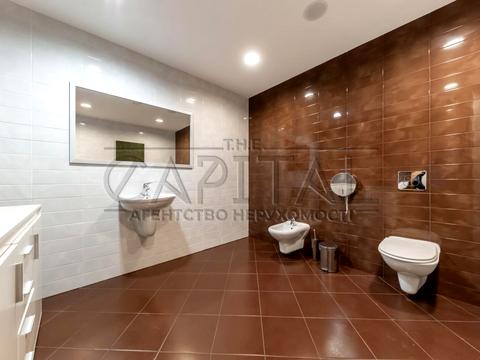 комерційна за адресою Володимирська вул., 4