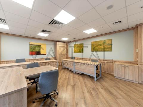 комерційна за адресою Володимирська вул., 4