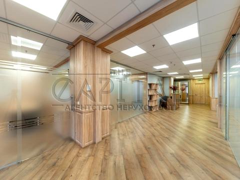 комерційна за адресою Володимирська вул., 4