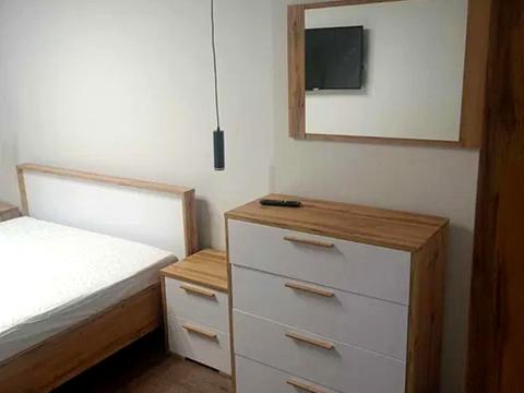 комерційна за адресою Яворівська вул., 8