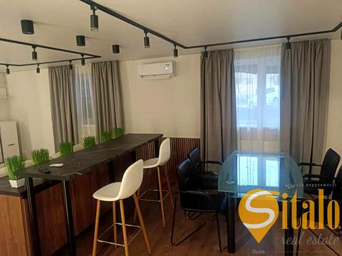 комерційна за адресою Яворівська вул., 8