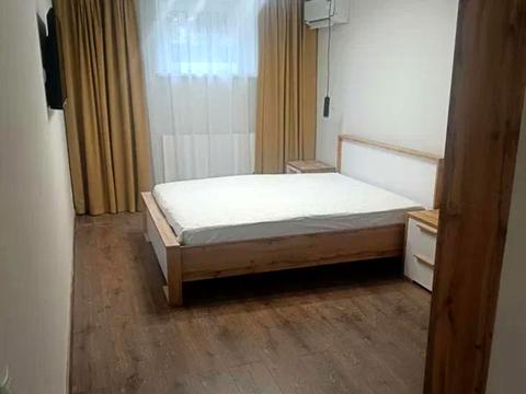 комерційна за адресою Яворівська вул., 8