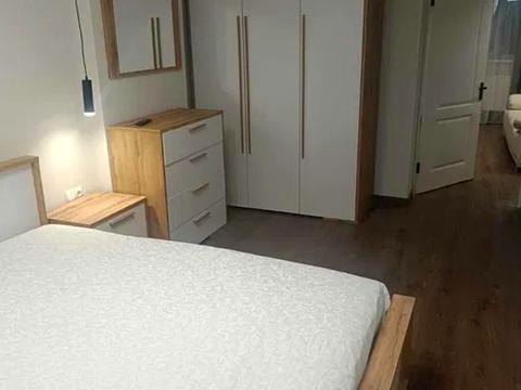 комерційна за адресою Яворівська вул., 8