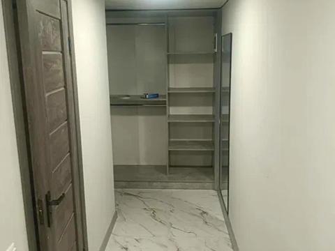 комерційна за адресою Яворівська вул., 8