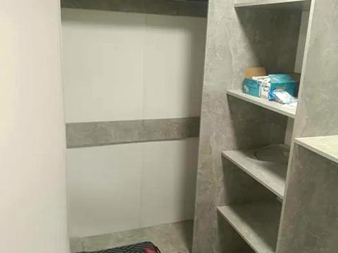 комерційна за адресою Яворівська вул., 8