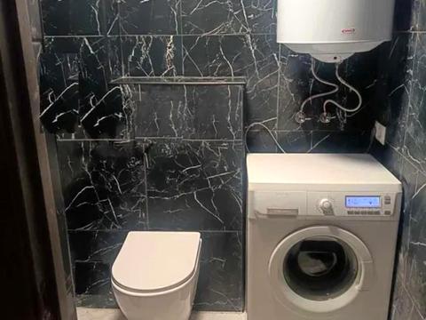 комерційна за адресою Яворівська вул., 8