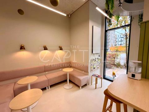 комерційна за адресою Київ, Салютна вул., 2к10