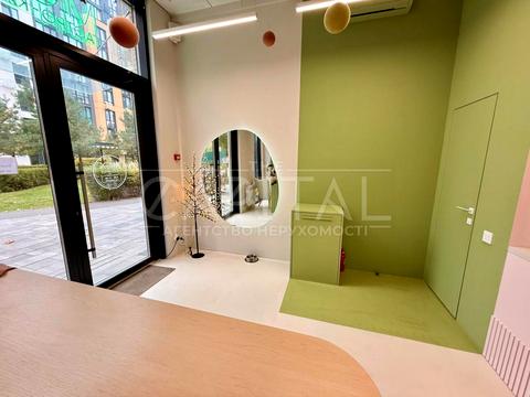 комерційна за адресою Київ, Салютна вул., 2к10