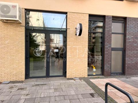 комерційна за адресою Київ, Салютна вул., 2к10