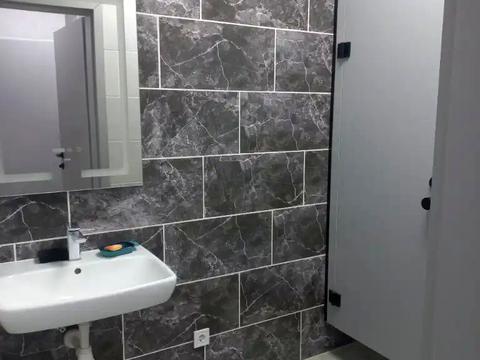 комерційна за адресою Соборна пл. (Жовтнева), 14