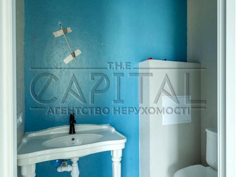 комерційна за адресою Салютна вул., (Будинок 02301-02303)