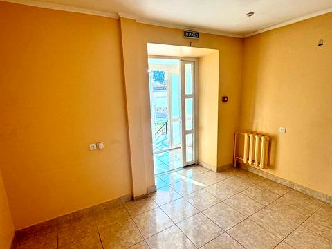 комерційна за адресою Соборності просп., 42