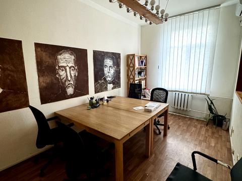 комерційна за адресою Набережно-Лугова вул., 12