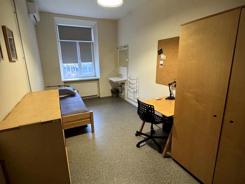 комерційна за адресою Набережно-Лугова вул., 12