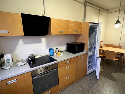 комерційна за адресою Набережно-Лугова вул., 12