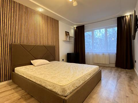 квартира за адресою Дмитра Яворницького вул. (), 9а