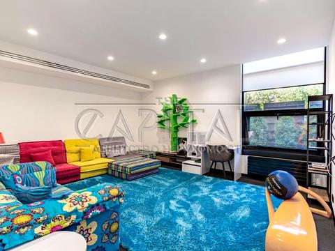 будинок за адресою вул. Лютнева