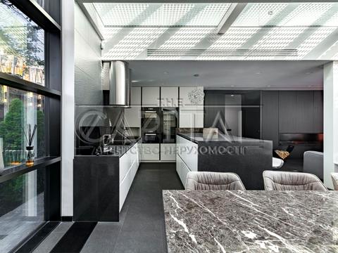 будинок за адресою вул. Лютнева