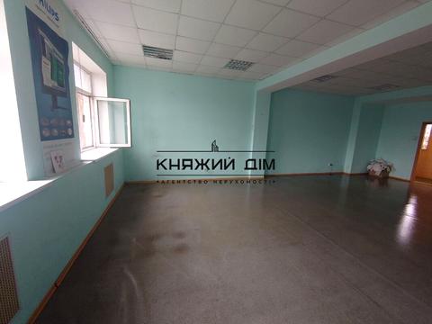 комерційна за адресою Київ, Миколи Василенка вул., 1