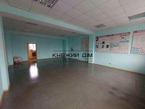 комерційна за адресою Київ, Миколи Василенка вул., 1