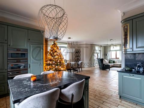 будинок за адресою Київська вул., 1