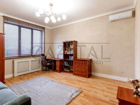 будинок за адресою Київська вул., 1