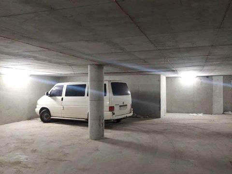 комерційна за адресою Балукова вул., 2