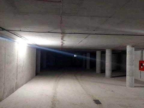 комерційна за адресою Балукова вул., 2