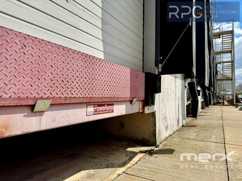 комерційна за адресою Бровари, Олега Онікієнка вул., 61