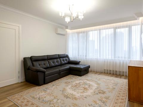 квартира за адресою Дніпровська набережна вул., 14-Б