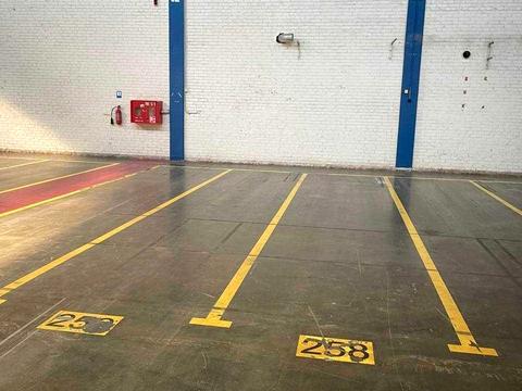 комерційна за адресою Межигірська вул., 1