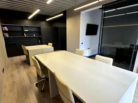 комерційна за адресою Дніпровська набережна вул., 14-А