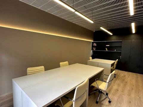 комерційна за адресою Дніпровська набережна вул., 14-А